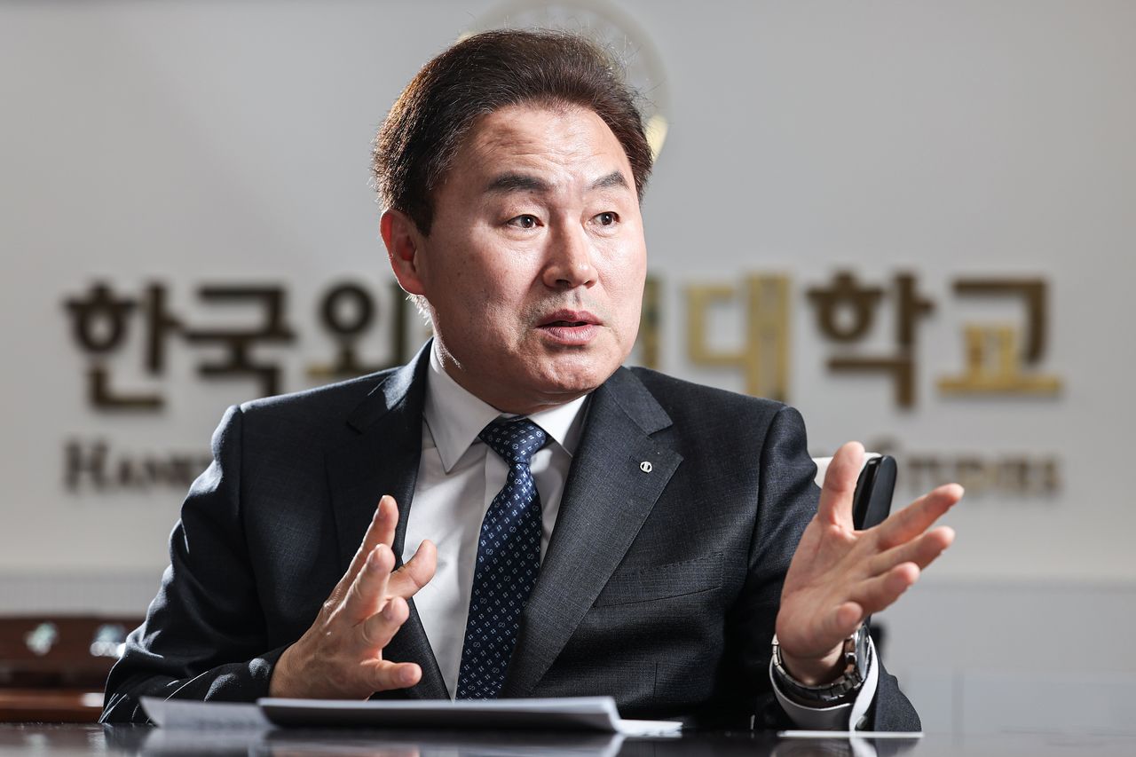 [중앙일보] 한국외대, 데이터·AI 기반한 글로벌 지식혁신 허브로 도약 대표이미지